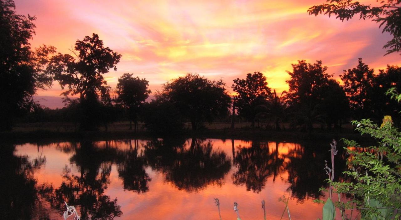 Isaan Perazim Park Hotel Roi Et Buitenkant foto