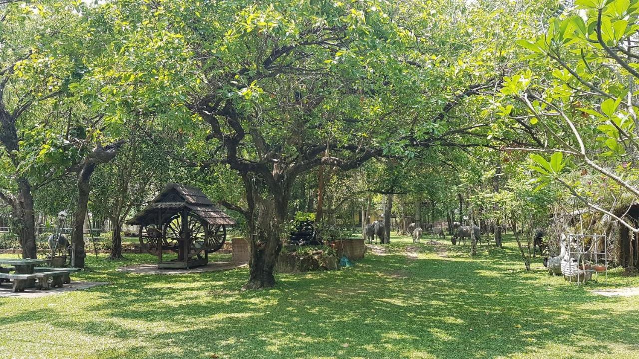Isaan Perazim Park Hotel Roi Et Buitenkant foto