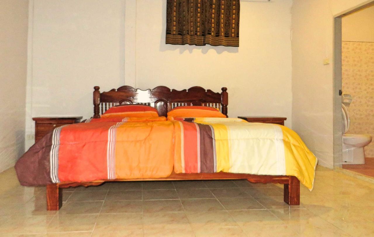 Isaan Perazim Park Hotel Roi Et Buitenkant foto