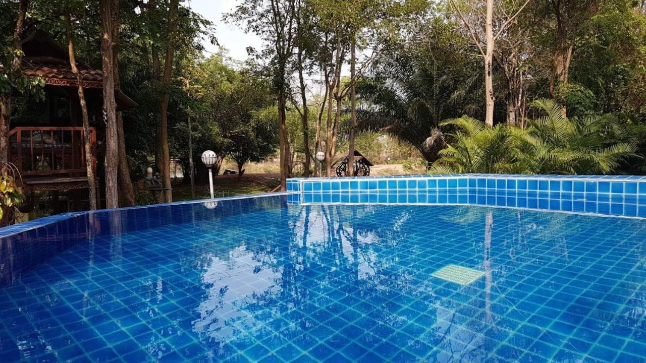 Isaan Perazim Park Hotel Roi Et Buitenkant foto