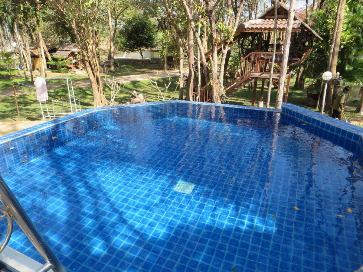 Isaan Perazim Park Hotel Roi Et Buitenkant foto