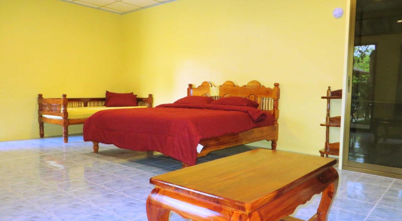 Isaan Perazim Park Hotel Roi Et Buitenkant foto