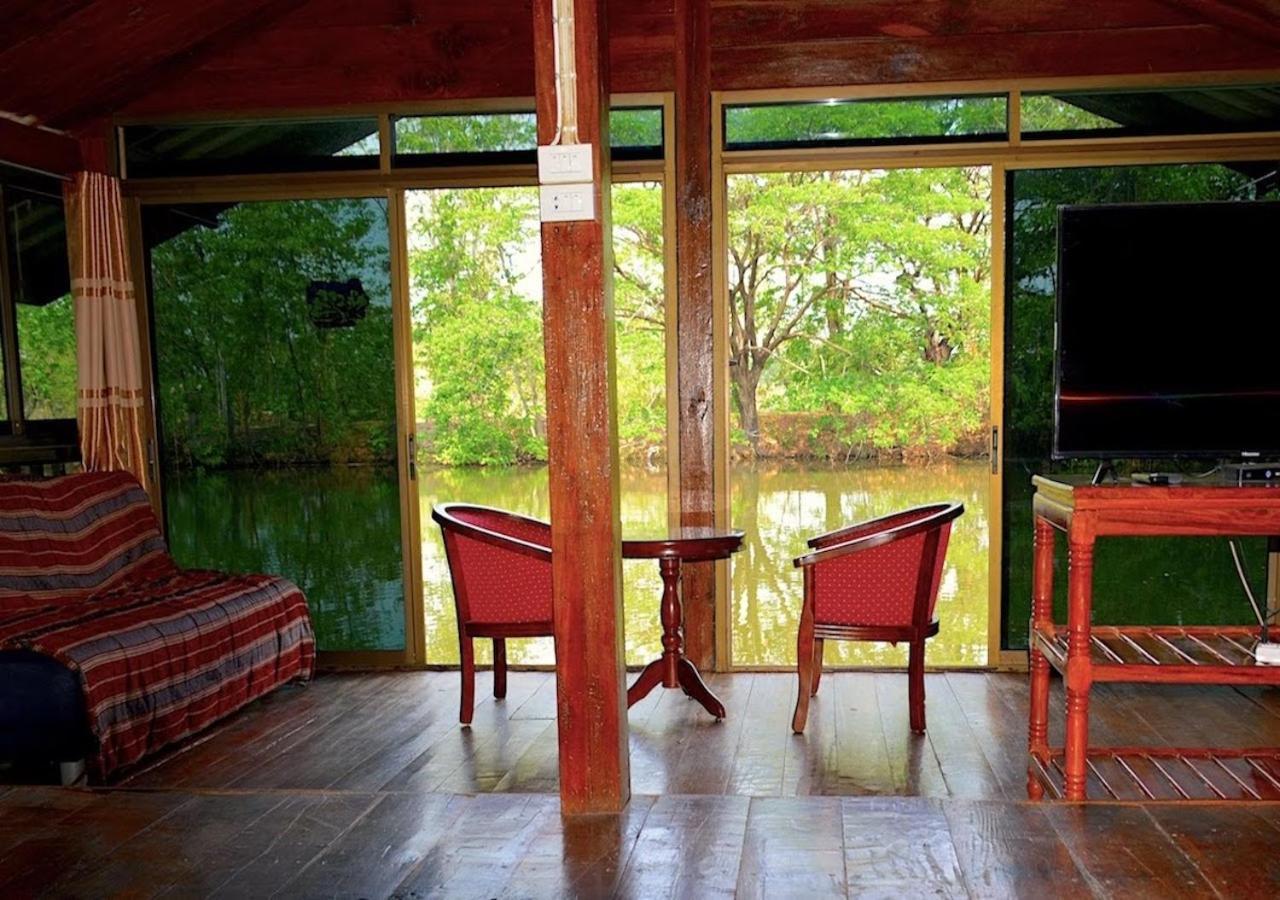 Isaan Perazim Park Hotel Roi Et Buitenkant foto