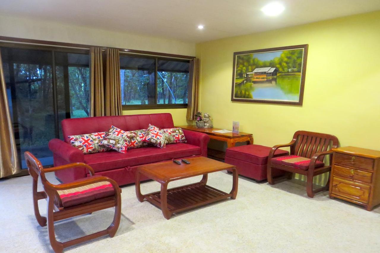 Isaan Perazim Park Hotel Roi Et Buitenkant foto