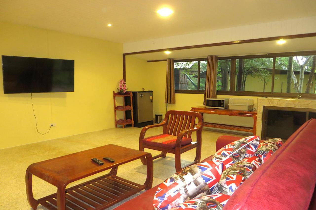 Isaan Perazim Park Hotel Roi Et Buitenkant foto
