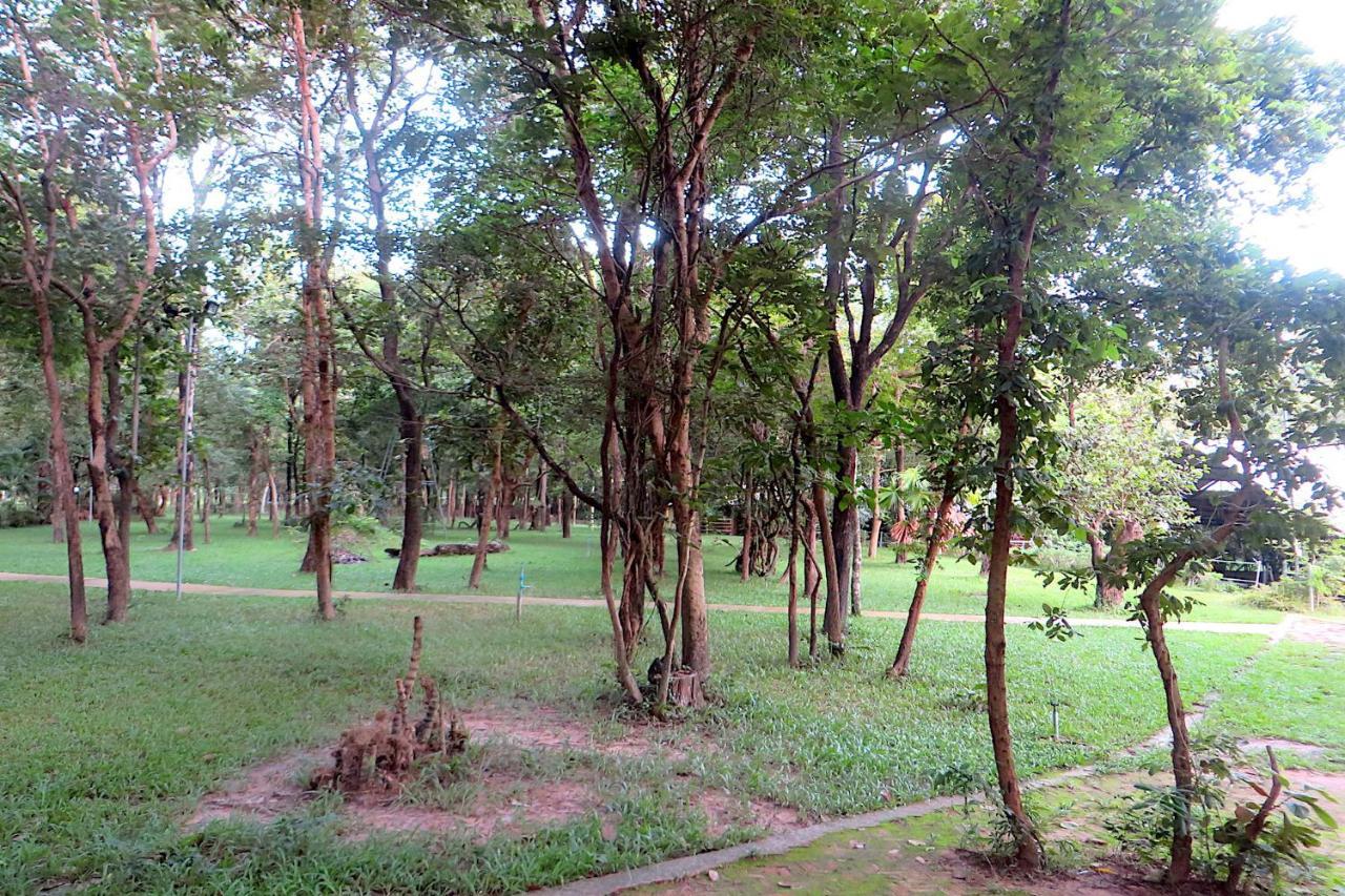 Isaan Perazim Park Hotel Roi Et Buitenkant foto