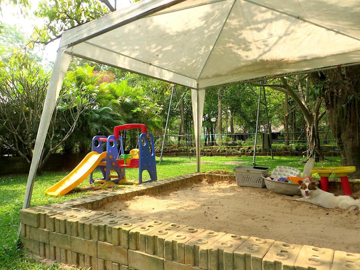 Isaan Perazim Park Hotel Roi Et Buitenkant foto