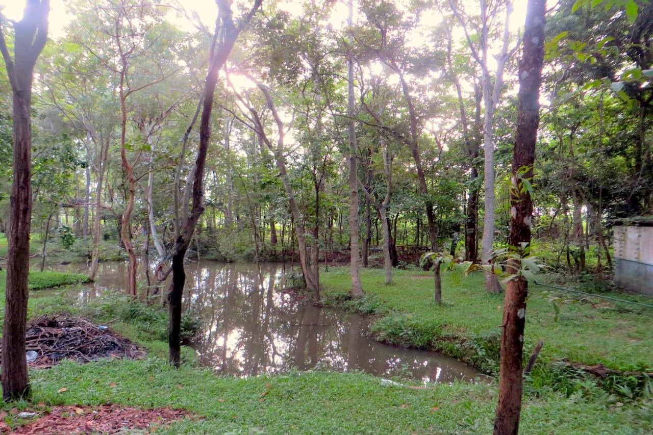 Isaan Perazim Park Hotel Roi Et Buitenkant foto