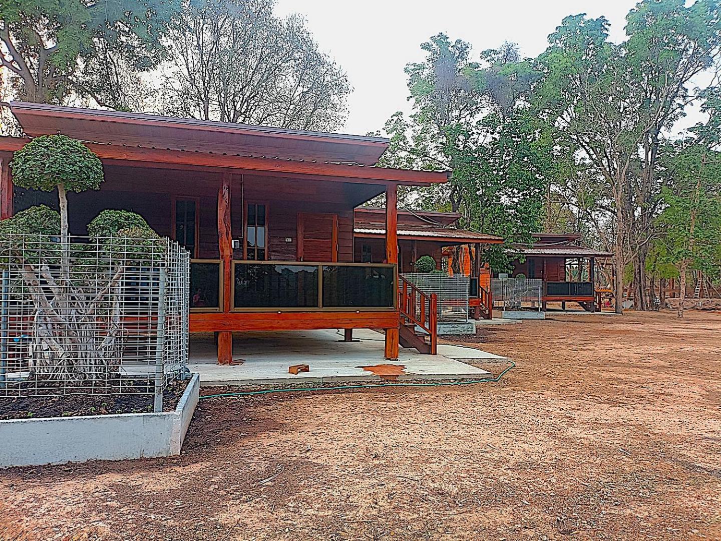 Isaan Perazim Park Hotel Roi Et Buitenkant foto